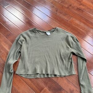 H&M Army Green Ribbed Cropped Long Sleeve Shirt, size Large